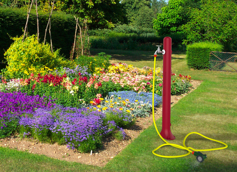 Fontana da esterno Arkema con rubinetto di colore rossa